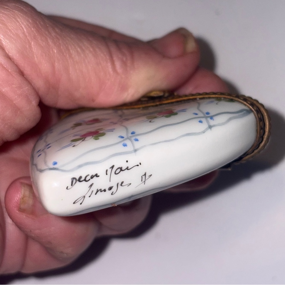 French Limoges Peint Main hinged heart-shaped trinket box - Picture 8 of 10